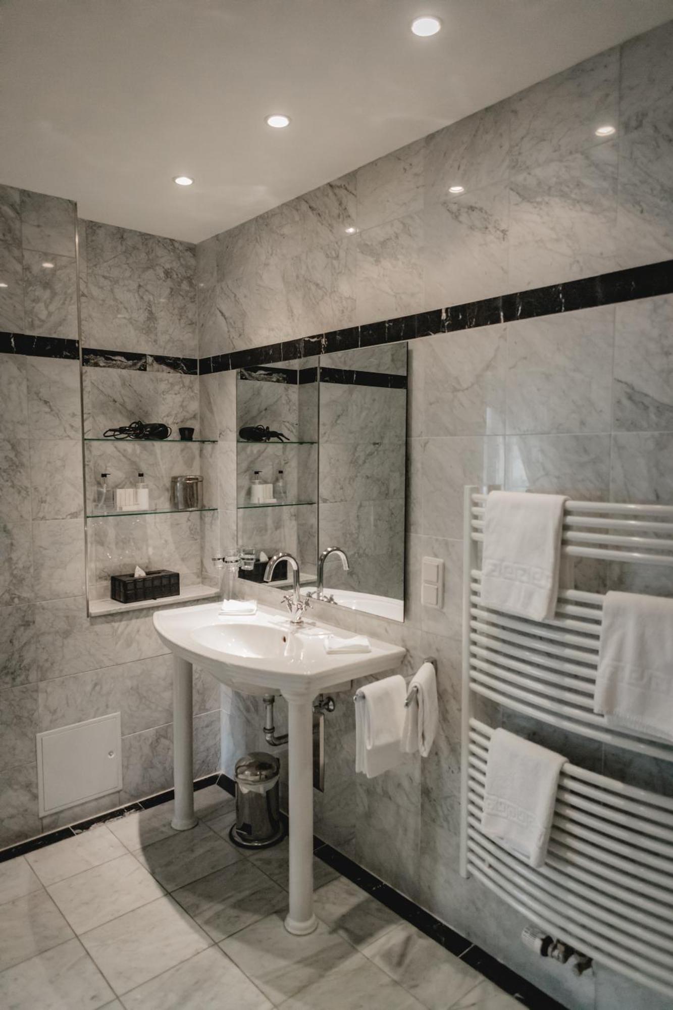 Hotel Stadtresidenz ฮิลเดสไฮม์ ภายนอก รูปภาพ