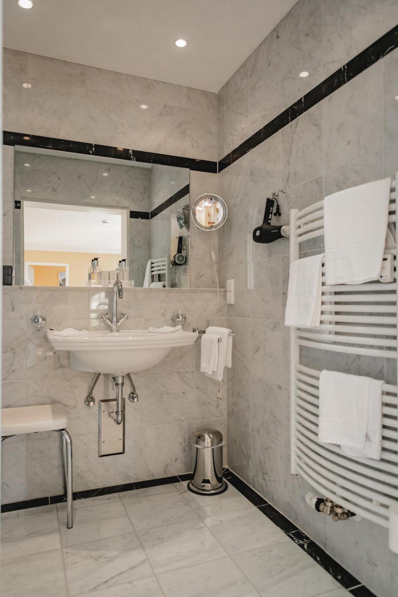 Hotel Stadtresidenz ฮิลเดสไฮม์ ภายนอก รูปภาพ